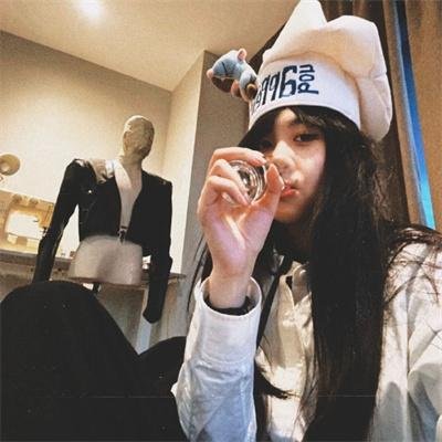 鲁卜哈利沙漠:非洲的女人 高清播放封面